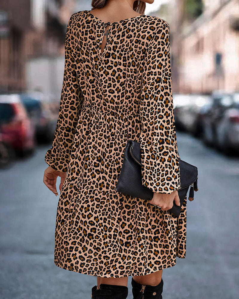 Trendiges leopardenmuster-kleid mit rüschensaum & langarm