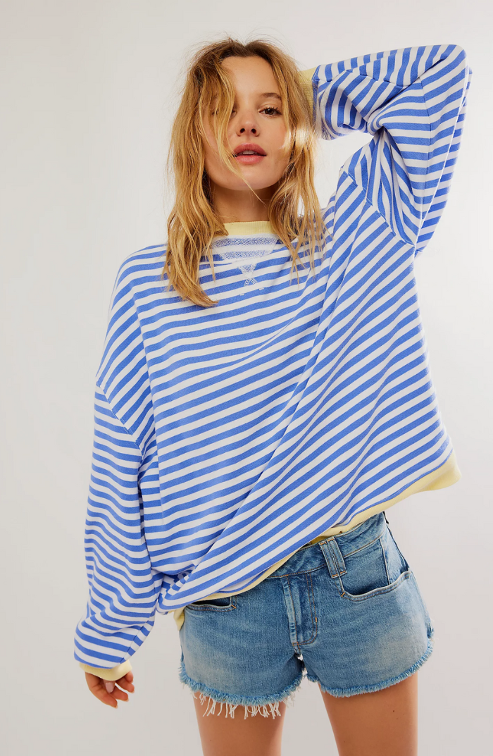 Lässig gestreiftes damen-sweatshirt mit kontrastierenden Akzenten