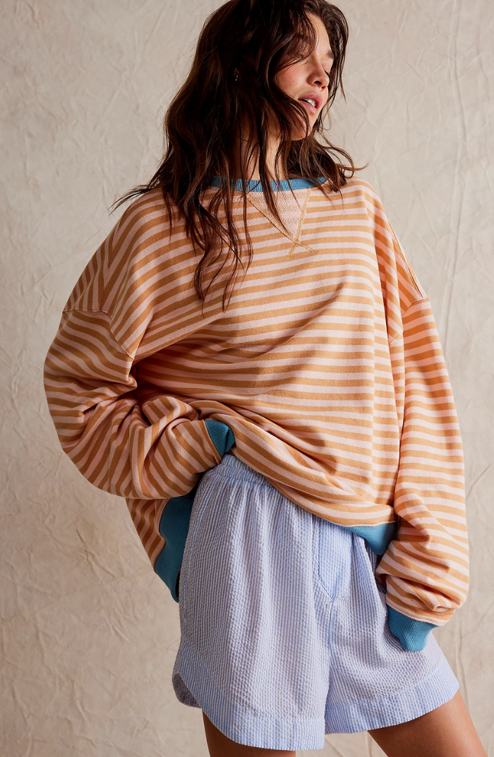 Lässig gestreiftes damen-sweatshirt mit kontrastierenden Akzenten