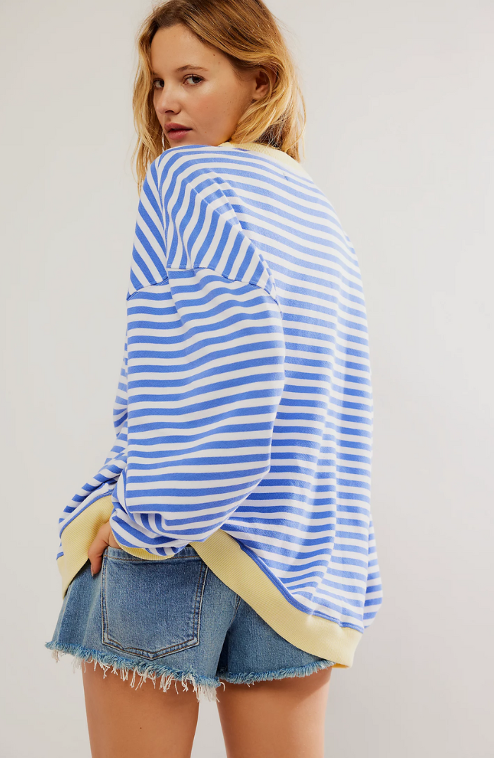 Lässig gestreiftes damen-sweatshirt mit kontrastierenden Akzenten