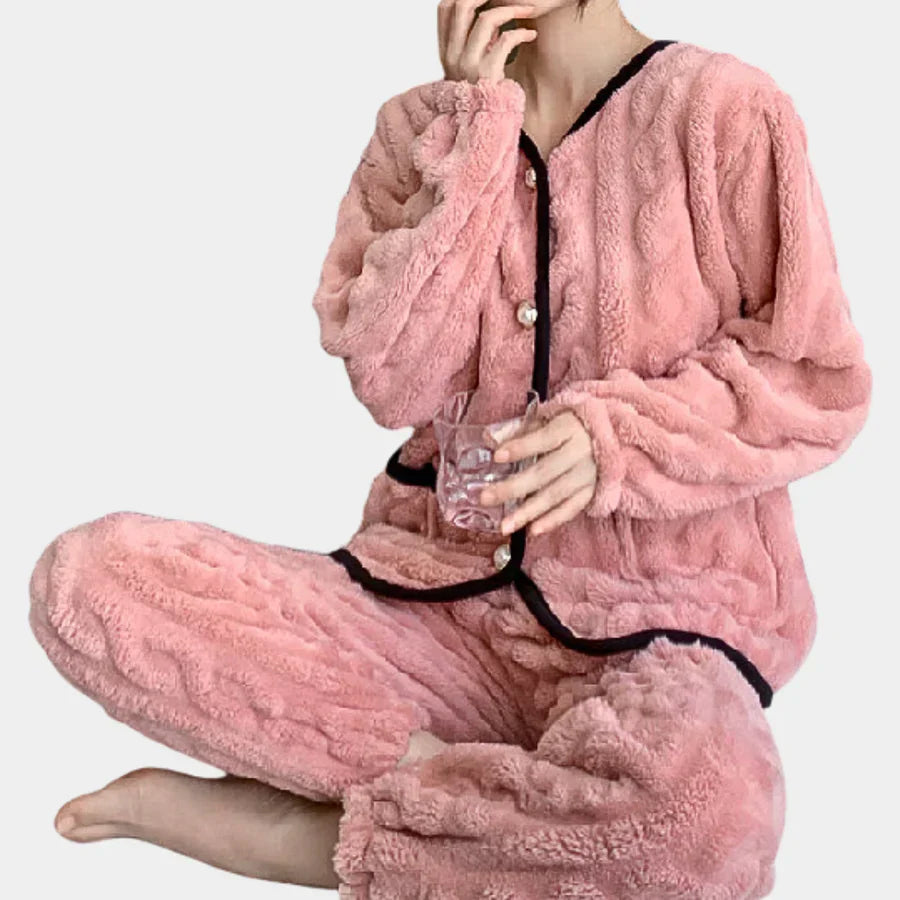 Süßes und bequemes zweiteiliges damen-outfit