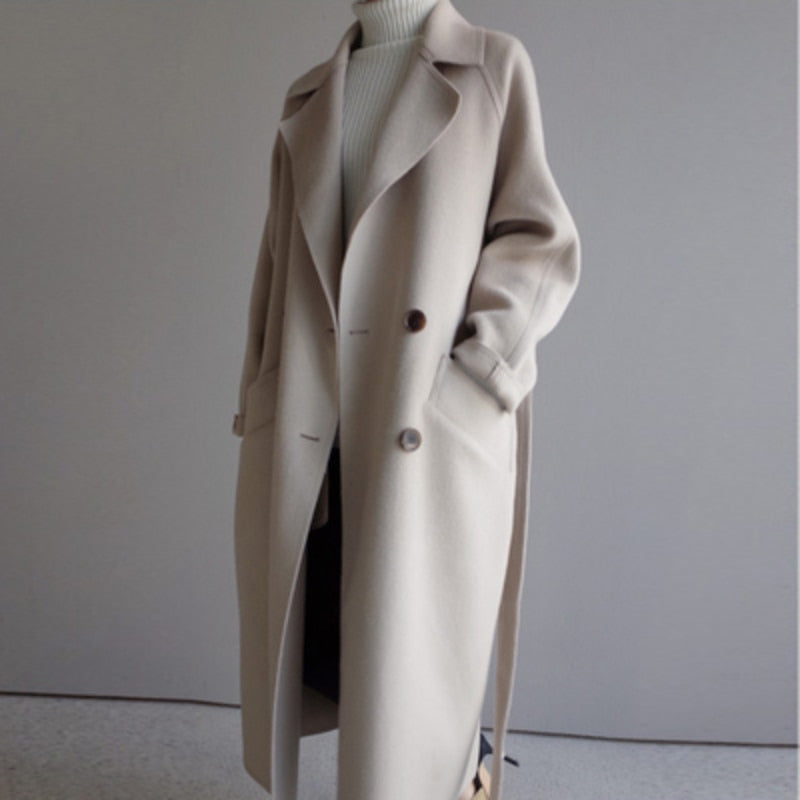 Eleganter langer damenmantel aus wolle - zeitlos und warm