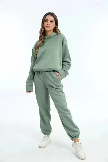 Indigo farbenes set aus kapuzenpullover und jogginghose für damen