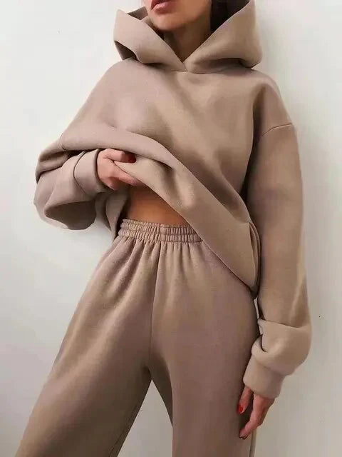 Indigo farbenes set aus kapuzenpullover und jogginghose für damen