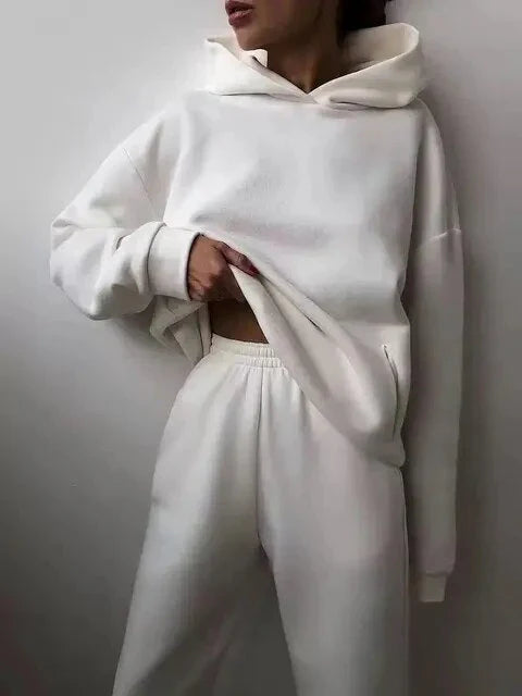 Indigo farbenes set aus kapuzenpullover und jogginghose für damen