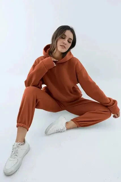 Indigo farbenes set aus kapuzenpullover und jogginghose für damen