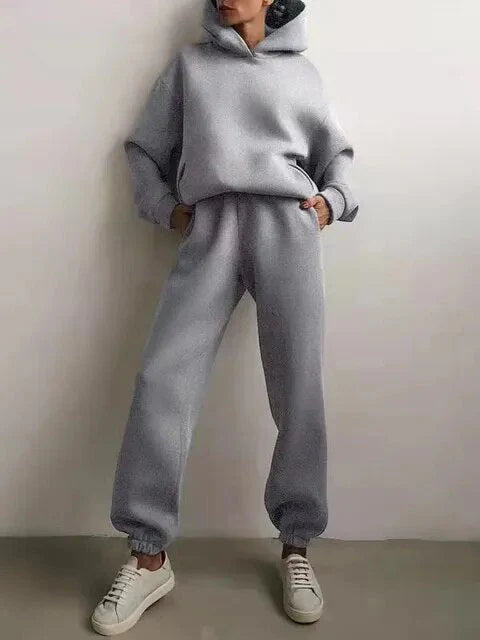 Indigo farbenes set aus kapuzenpullover und jogginghose für damen