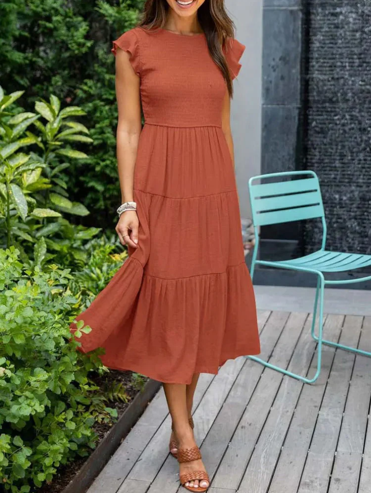 Elegantes sommerkleid - rüschendetails, taschen