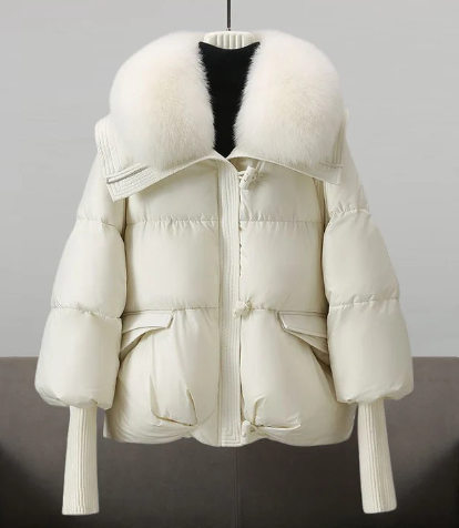 Wattierte steppjacke für damen mit pelzbesatz