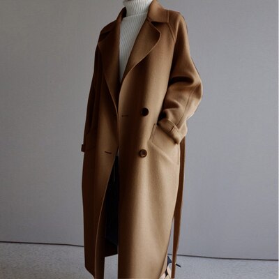 Eleganter langer damenmantel aus wolle - zeitlos und warm