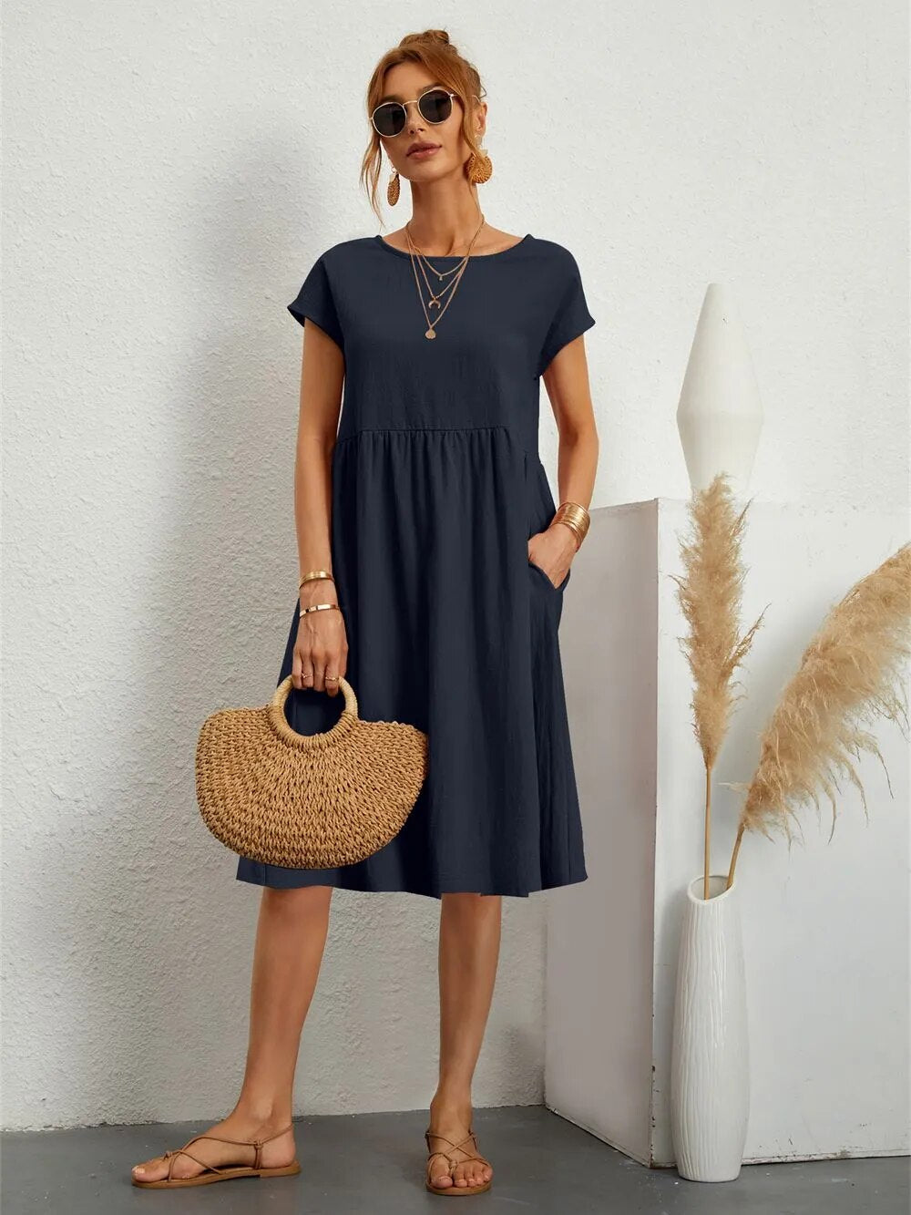 Elena – beiges sommerkleid mit rundhalsausschnitt
