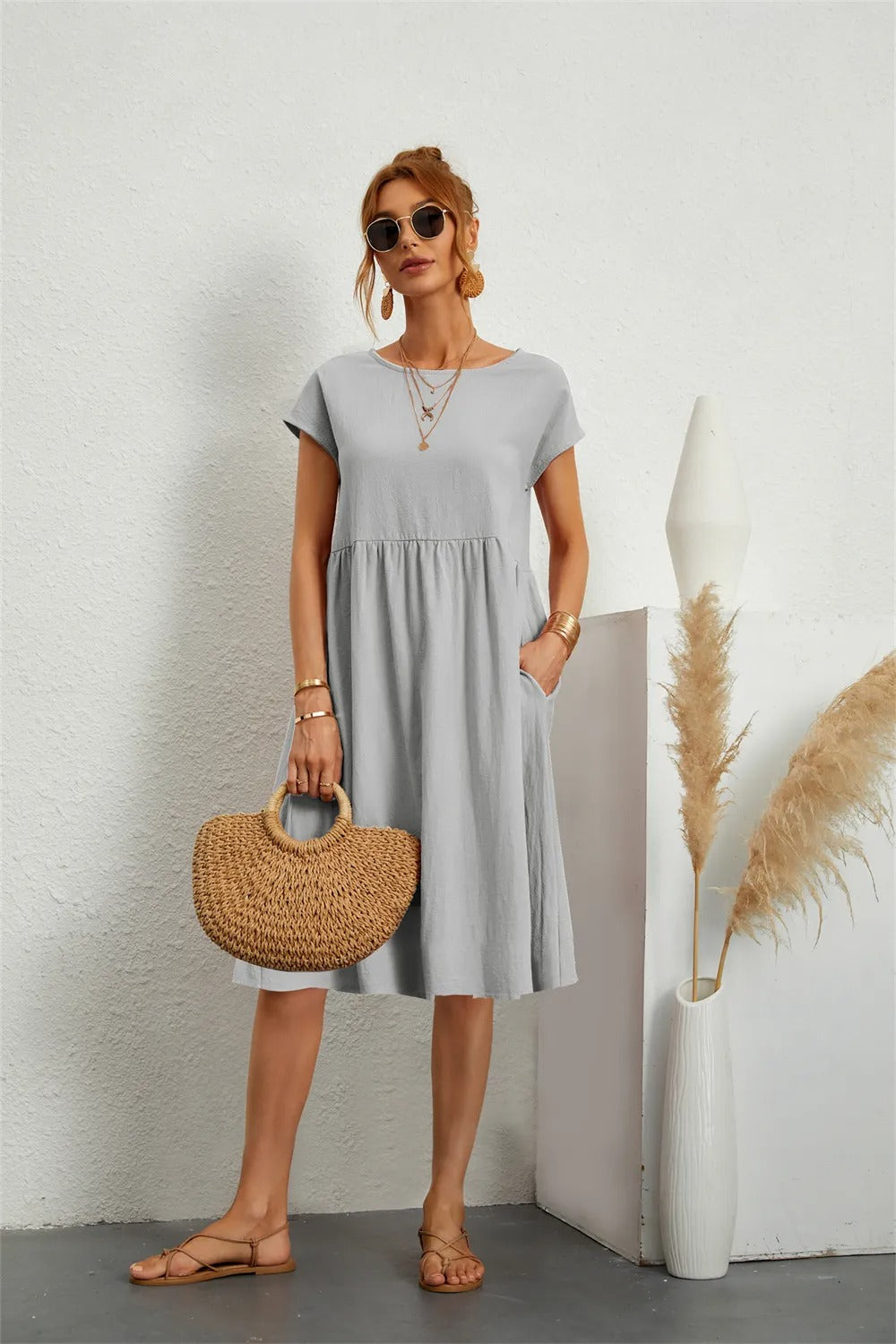 Elena – beiges sommerkleid mit rundhalsausschnitt
