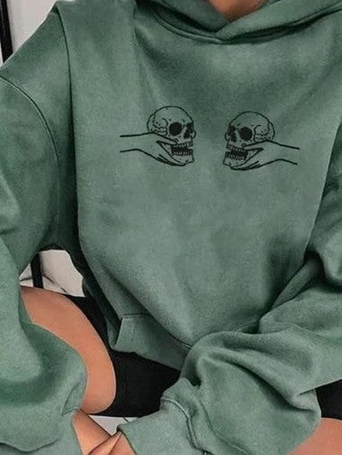 Linnea – stylischer totenkopf-hoodie