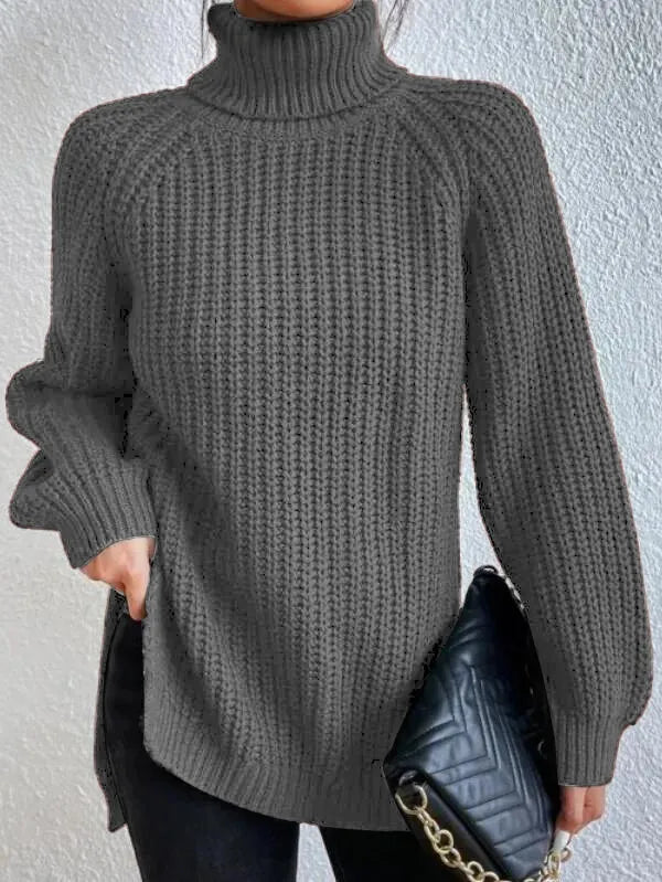 Heidi-rollkragenpullover mit raglanärmeln und geteiltem saum