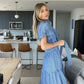 Charlotte – blau gestreiftes kurzarm-maxikleid