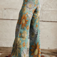 Weite hose mit muster