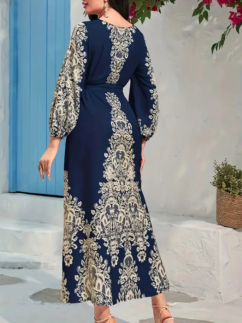 Mila – kleid mit ethnischem blumendruck und rundhalsausschnitt