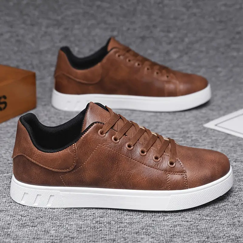 Bequemer herren-schnürschuh mit bequemer sohle