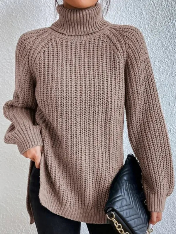 Heidi-rollkragenpullover mit raglanärmeln und geteiltem saum