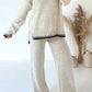 Warmes winterpullover-set mit langen armeln und besonderen details