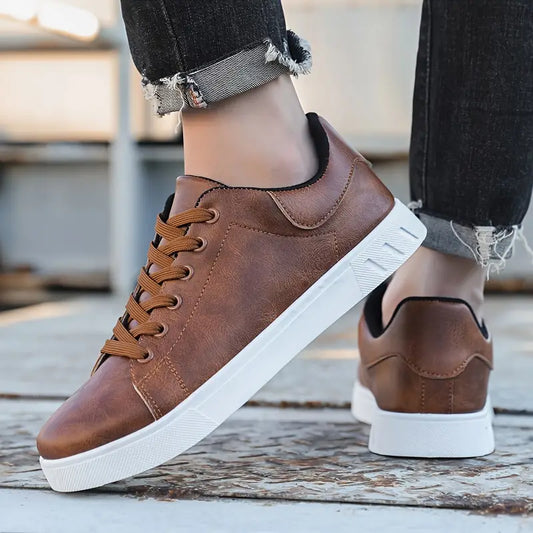 Bequemer herren-schnürschuh mit bequemer sohle