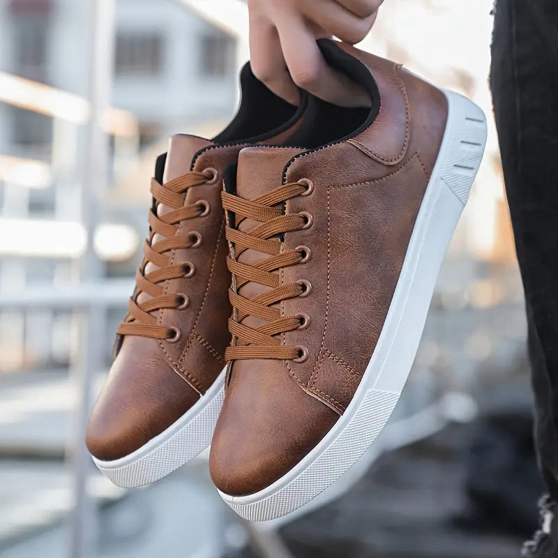 Bequemer herren-schnürschuh mit bequemer sohle