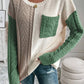 Trendiger pullover mit rundhalsausschnitt und farbblöcken für den winter