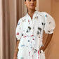 Savannah – kurzärmliges kleid mit gürtel und grafischem print