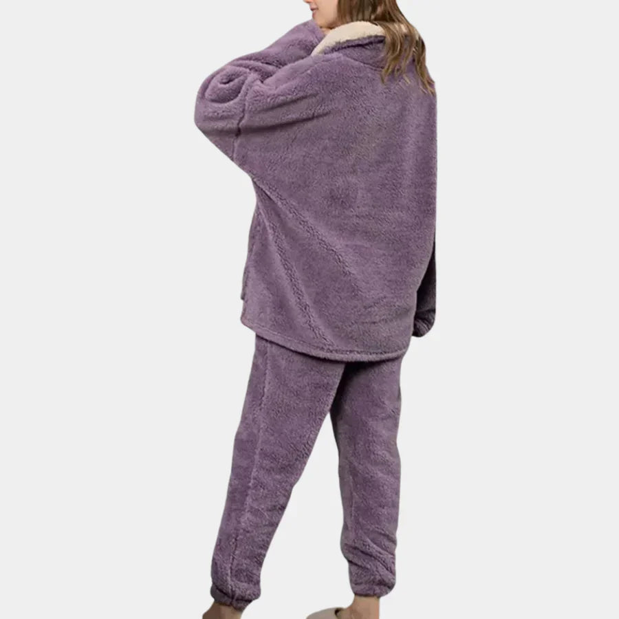 Luxuriöses und gemütliches pyjama-set für damen für ultimativen komfort