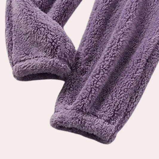 Luxuriöses und gemütliches pyjama-set für damen für ultimativen komfort