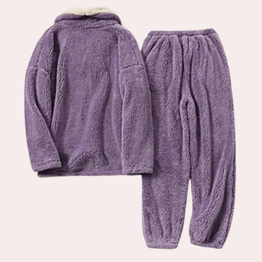 Luxuriöses und gemütliches pyjama-set für damen für ultimativen komfort