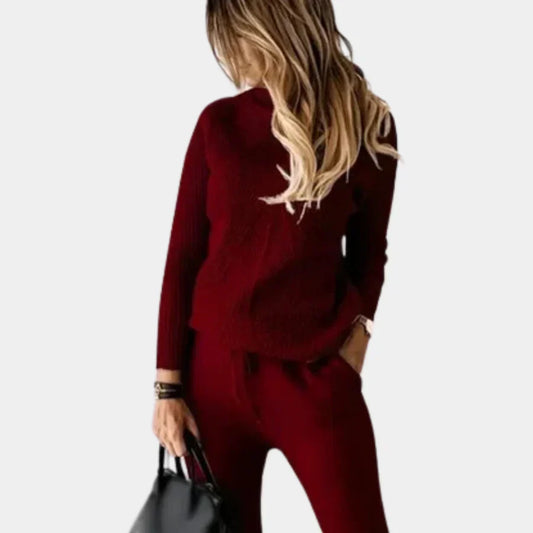 Schickes zweiteiliges gestricktes damen-outfit