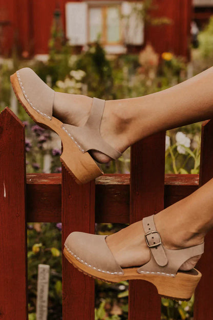 Beige Stylische und bequeme Clogs mit Absatz für Damen