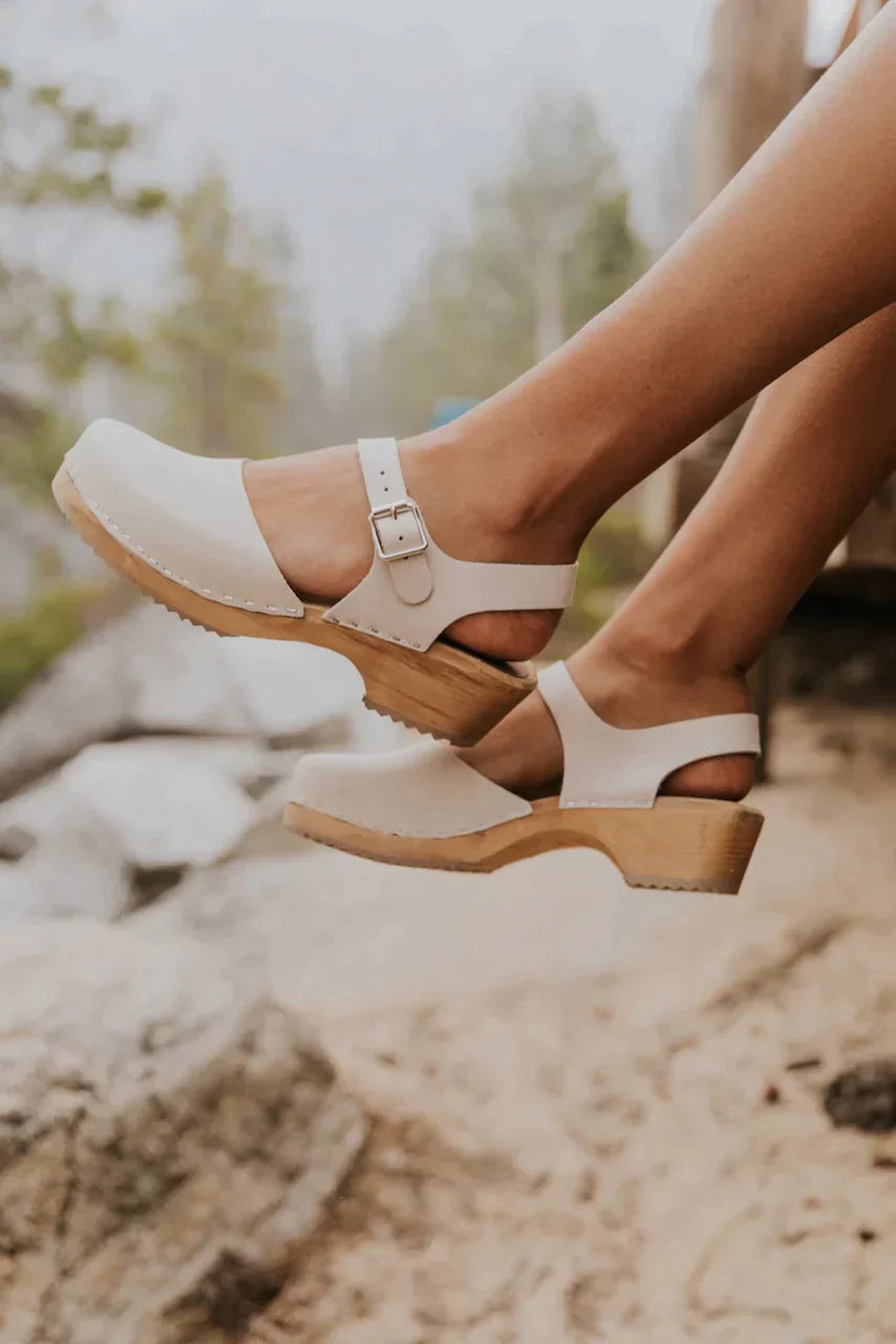 Beige Stylische und bequeme Clogs mit Absatz für Damen