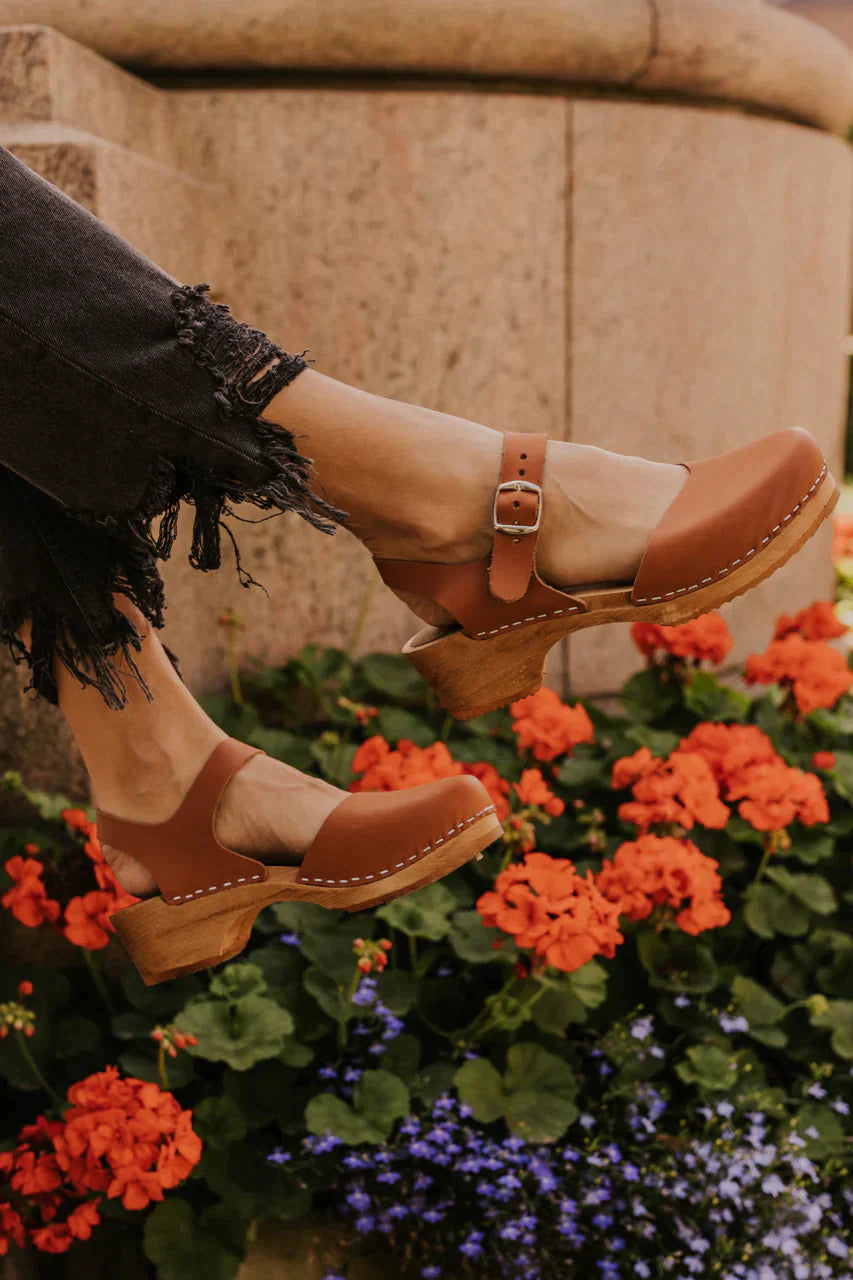Braun Stylische und bequeme Clogs mit Absatz für Damen