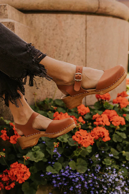 Braun Stylische und bequeme Clogs mit Absatz für Damen