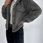 Kurze damen-kunstpelzjacke für den frühling