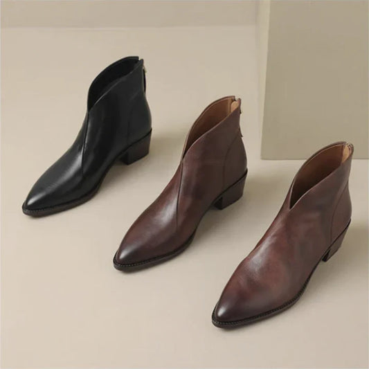 Elegante damenstiefelette aus leder mit blockabsatz
