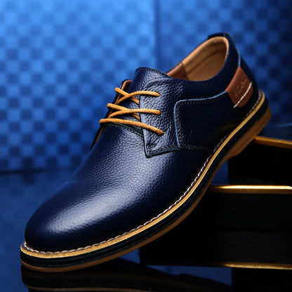 Hochwertige oxford-herrenschuhe aus leder in verschiedenen farben