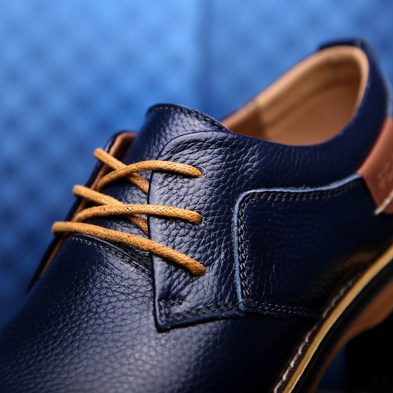 Hochwertige oxford-herrenschuhe aus leder in verschiedenen farben