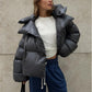 Wattierte damenjacke mit kapuze - warme daunenjacke im kurzen modell