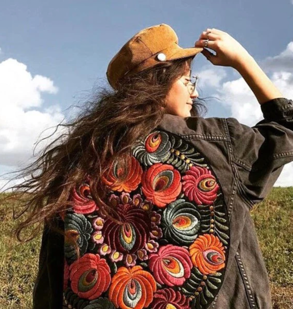 Schwarze Jeansjacke mit Blumenprint für Damen
