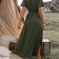 dunkelgrünes Maxi Sommerkleid mit langem Schnitt, kurzen Ärmeln und V-Ausschnitt