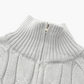 Lässiger gestrickter herrenpullover mit halbem reißverschluss