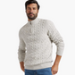 Lässiger gestrickter herrenpullover mit halbem reißverschluss
