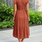 Elegantes sommerkleid - rüschendetails, taschen