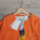 Harper – orangefarbenes midikleid mit halben armeln und v-ausschnitt