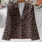 Eleganter scarlett-blazer mit leopardenmuster