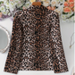 Eleganter scarlett-blazer mit leopardenmuster