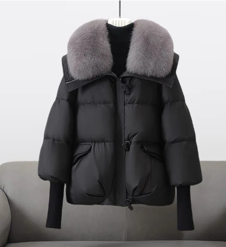 Wattierte steppjacke für damen mit pelzbesatz